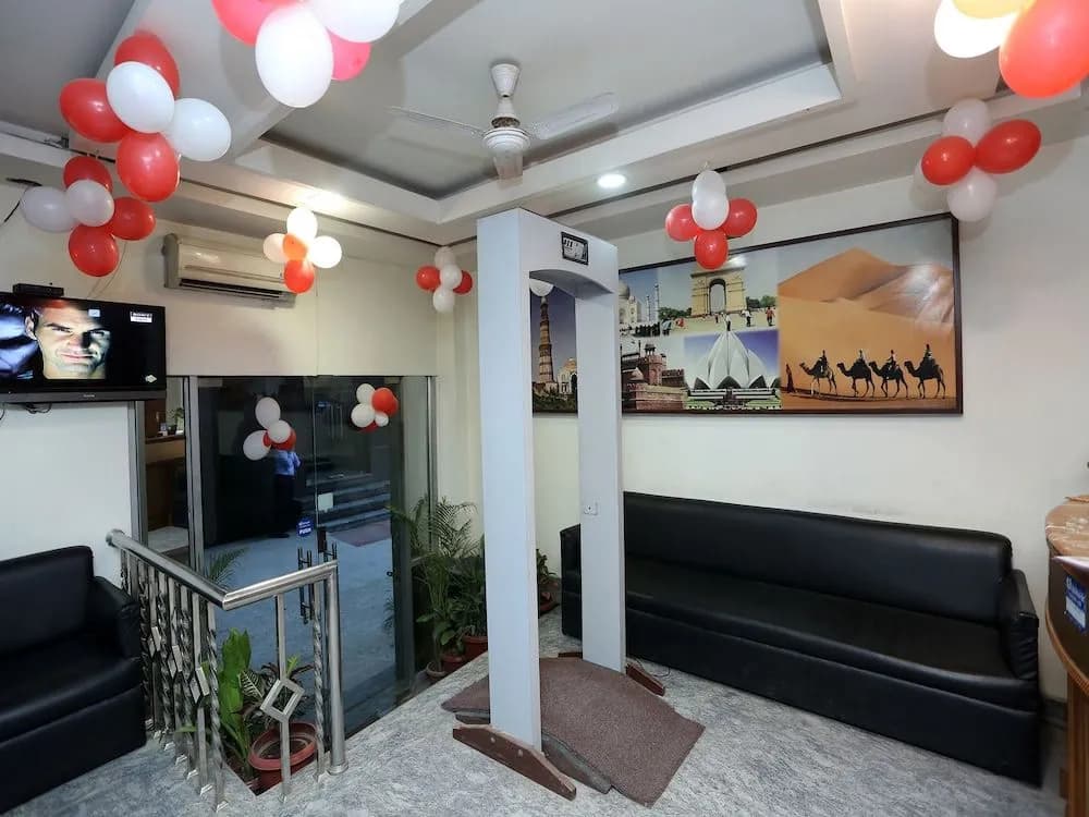 Hotel Flight Path Near IGI Airport - photo 2