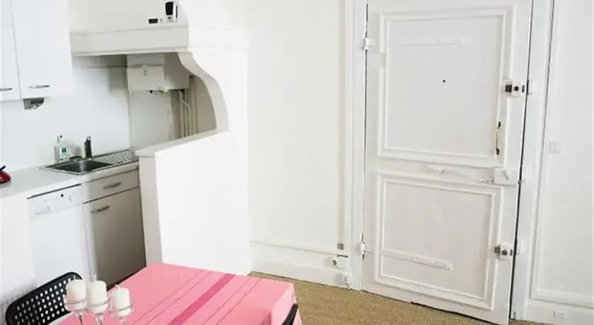 Notre Dame - Seine River Banks Apartment - photo 3