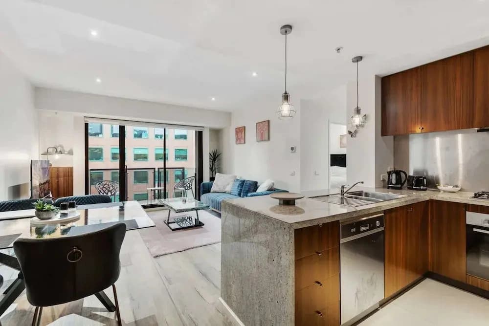 Central Southbank 1-bed Apartment - photo 12