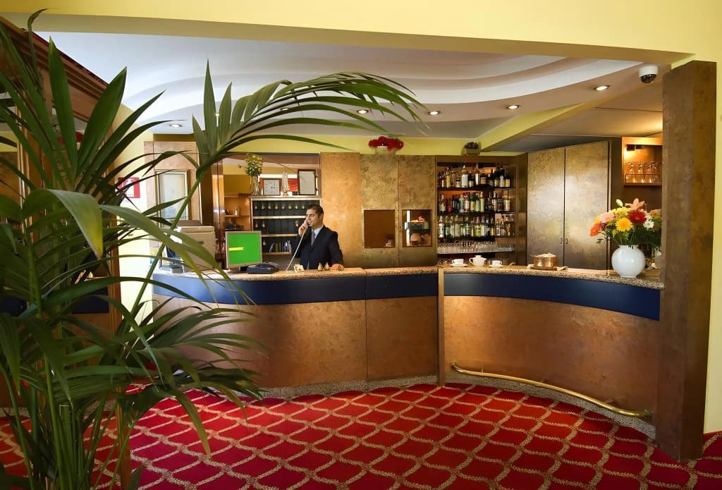 Hotel Cinque Giornate - photo 10