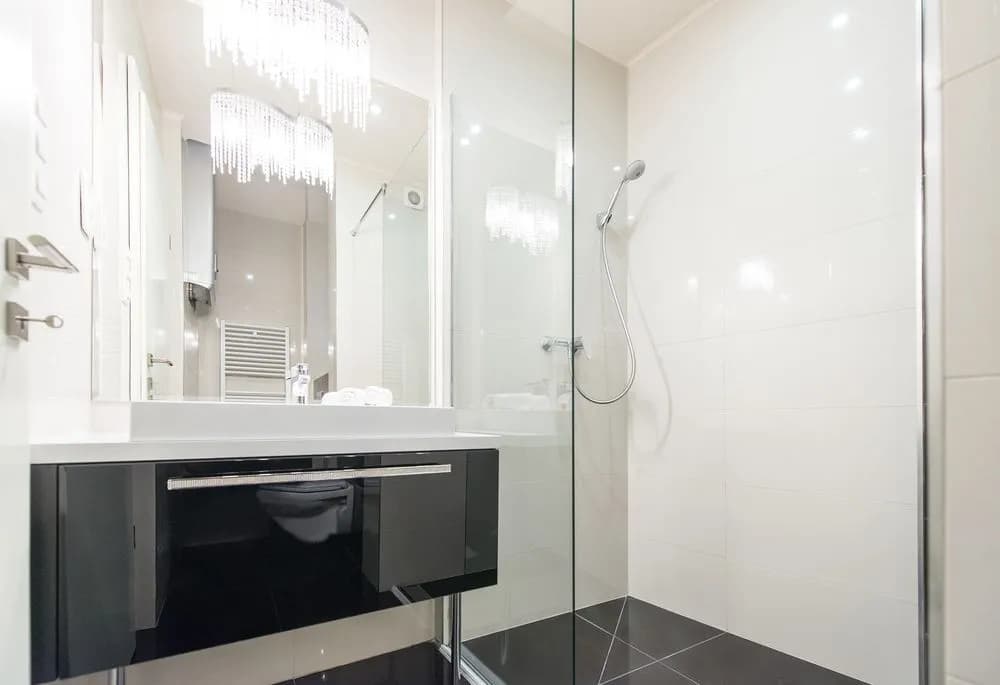 Oasis Apartments - Liberty Bridge - photo 9