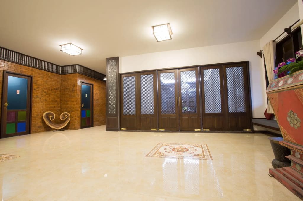 NightBazaar Inn Hotel - photo 16