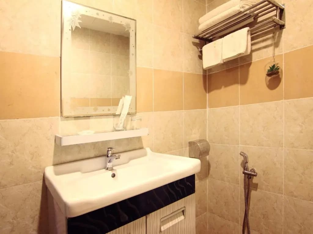 Tiong Hua Hotel - photo 8