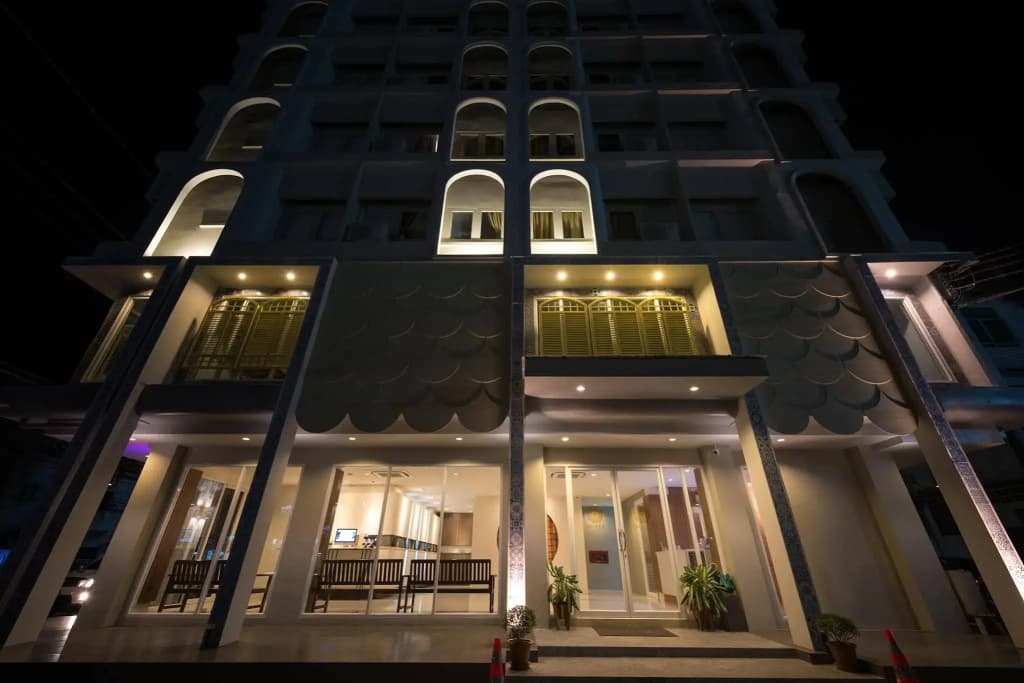 Montree Phuket Hotel - photo 1