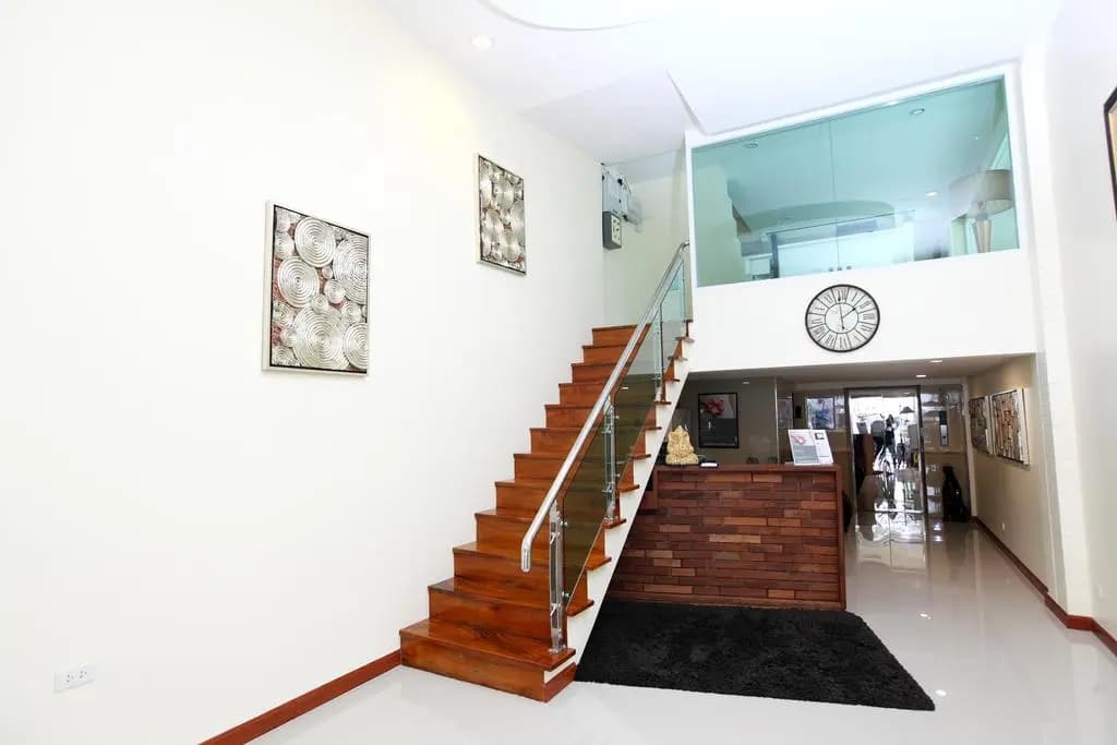 Sukhumvit Soi 22 - photo 8