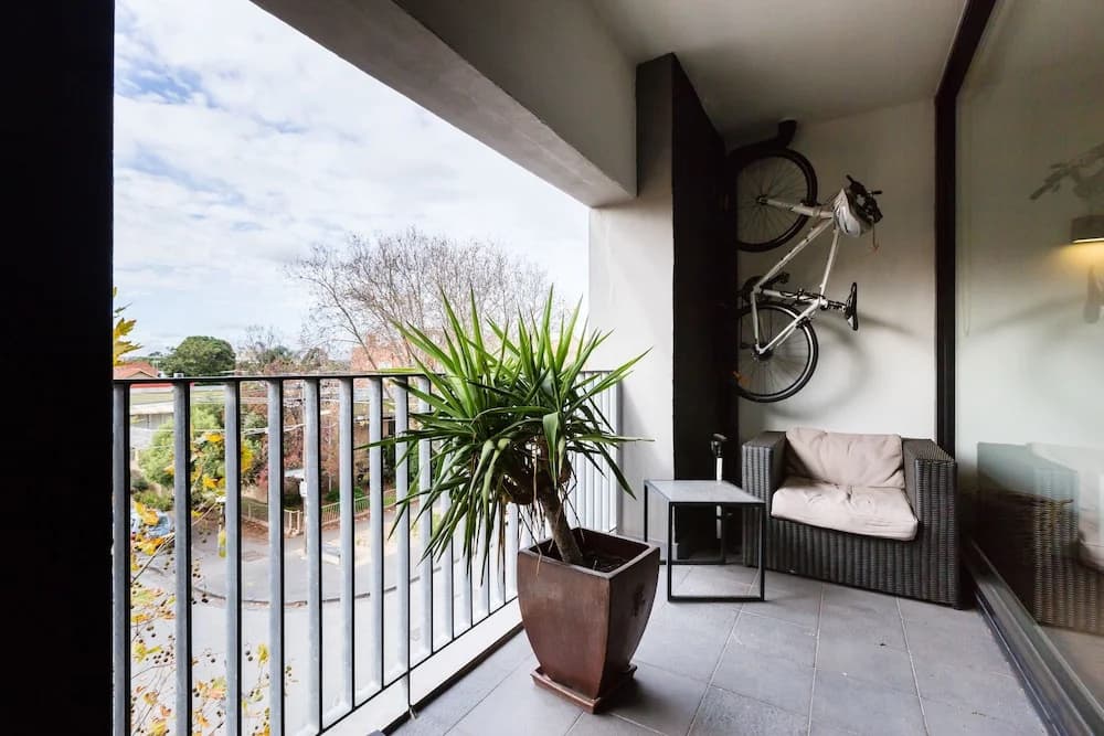 Cleo, 1BDR St Kilda Apartment - photo 6