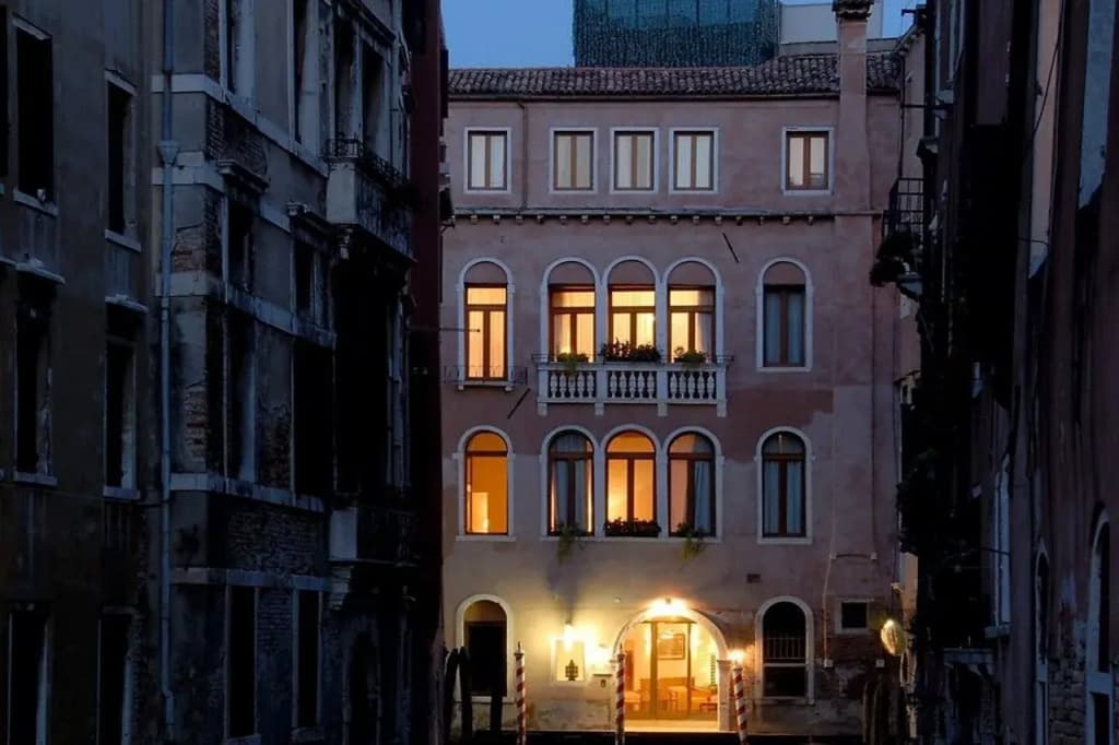 Venice Roulette Hotel - photo 9