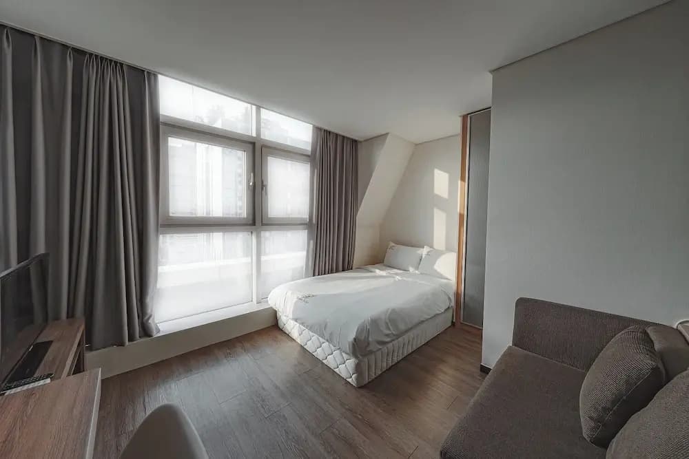 Brown Suites Hotel Sinchon Central - photo 4