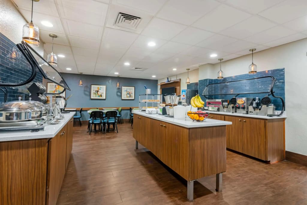 Best Western Plus Universal Inn - photo 29
