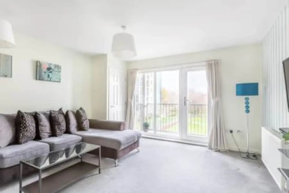 Modern 2 Bedroom Property in Stylish Complex - photo 3