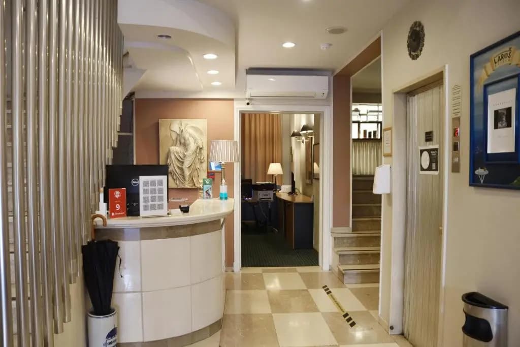 Adrian Hotel - photo 2