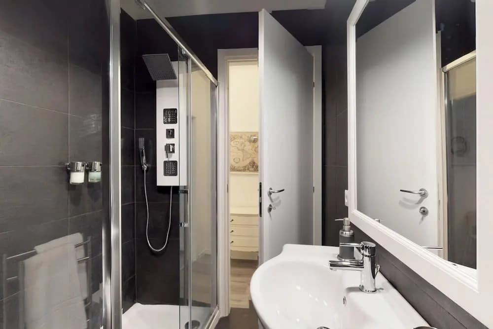 Luxury 2 bedrooms apartment - photo 9