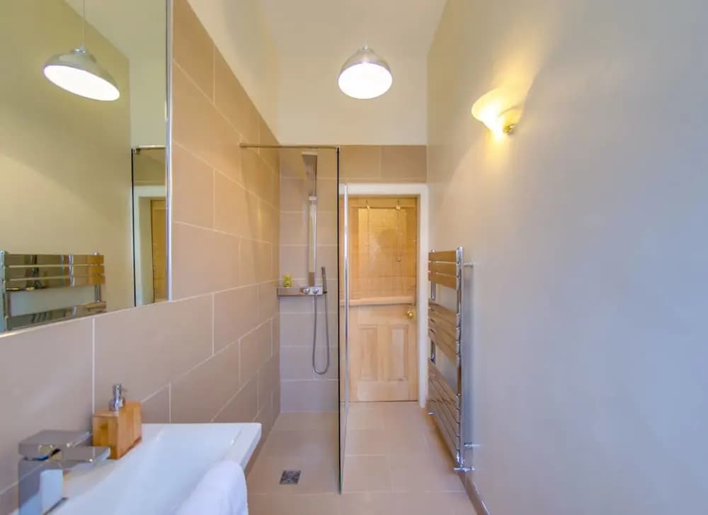 JOIVY Fabulous Ground-floor 3-bedroom Near Old Town - photo 8