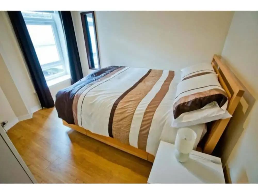 Central Open Plan Flat Sleeps 4 - photo 2