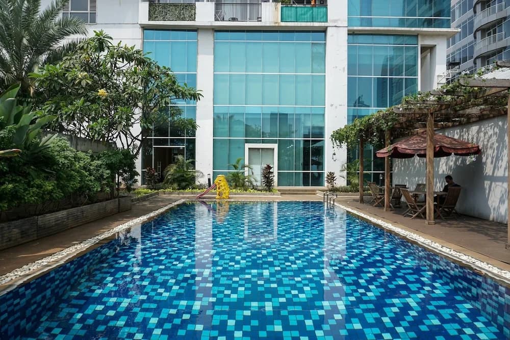 Spacious 3BR Ambassade Residences Apartment near Kuningan - photo 6