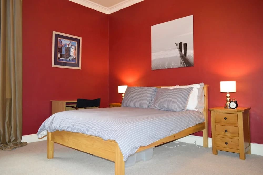 Colourful 1 Bedroom Apartment Near Edinburgh Centre - photo 9