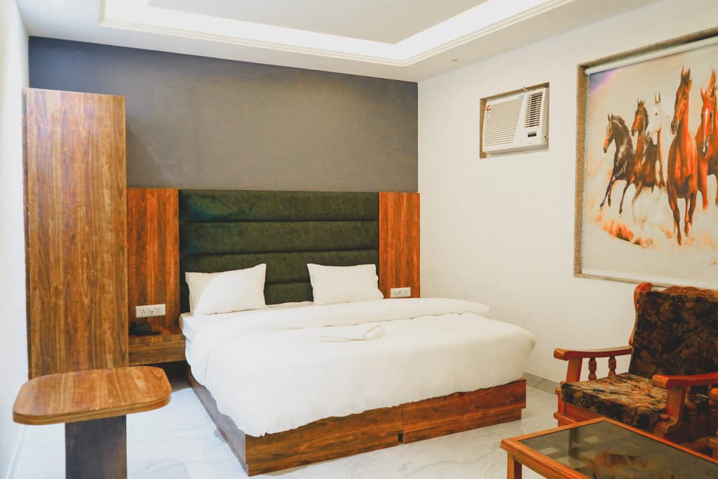 Hotel Ishaan Palace Near IGI Delhi Airport - photo 14