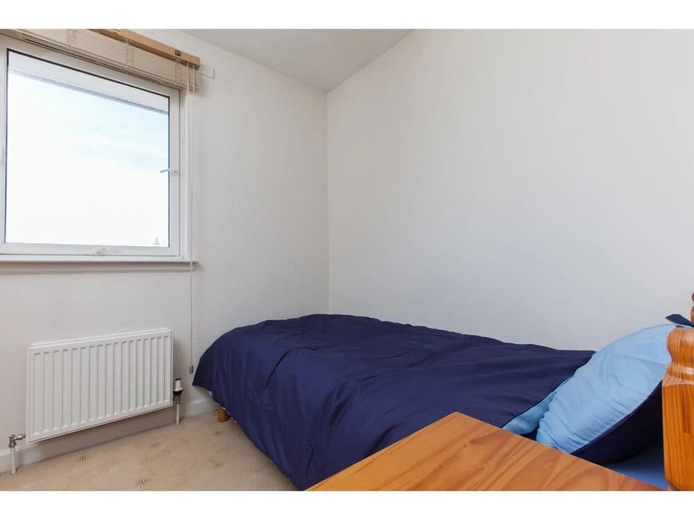 Bright, Modern 2BR Flat for 3 With Parking - photo 4