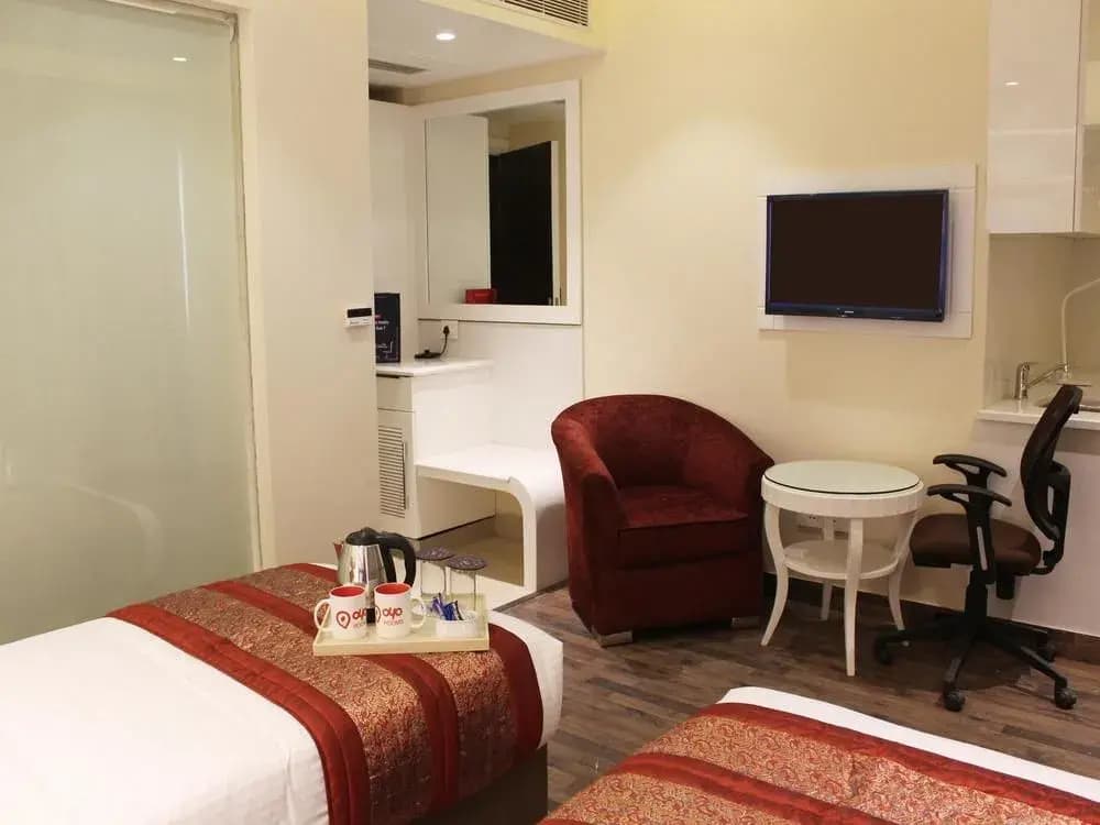 Hotel Picasso Residency Naraina Delhi - Couple Friendly Local IDs Accepted - photo 4