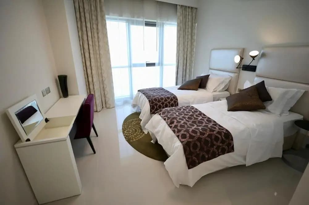Waterfront 2 Bed Apartment Sleeps 4 With Parking - photo 4