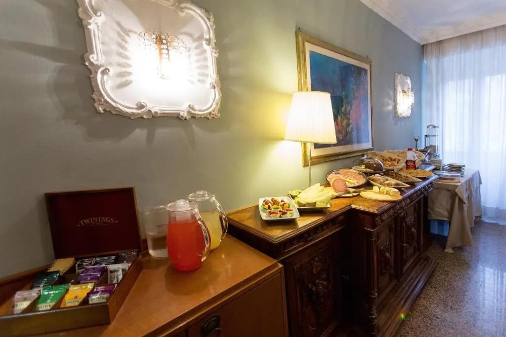 Hotel Gabriella - photo 11