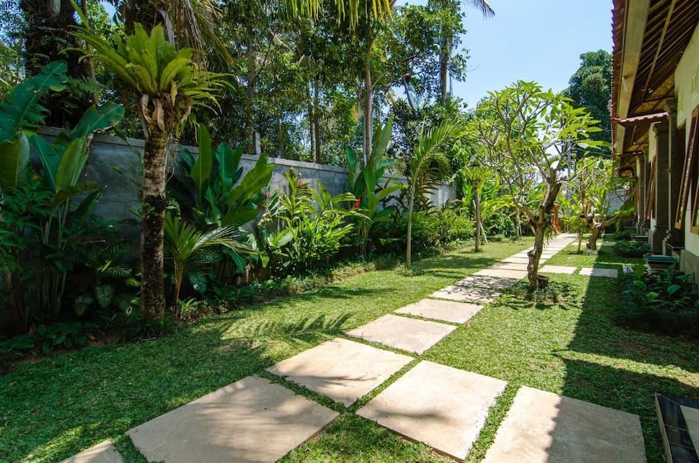 Sayan Romantis Guest House - photo 1