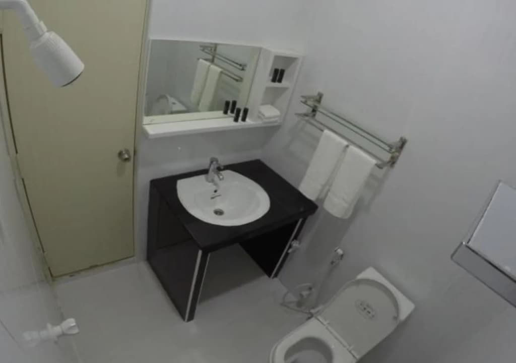 Ithaa Inn Kamadhoo Hotel - photo 4