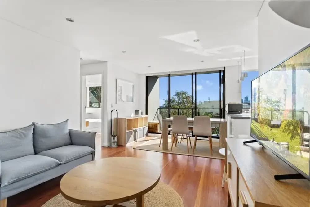 Prime Location 2-bed Apartment With Parking - photo 9