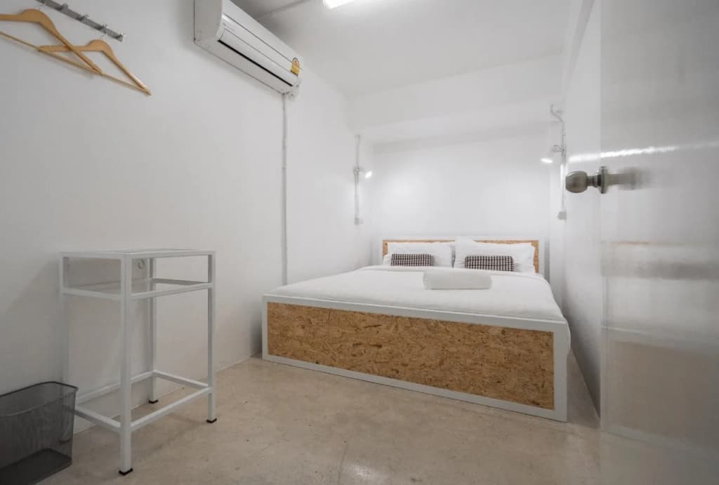 Baan Phuen Hostel & Rooftop Bar - photo 3