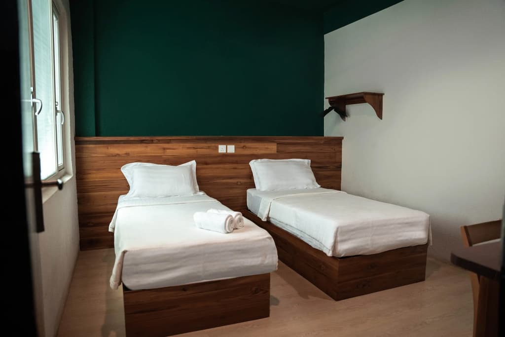 Room V @ Jalan Sultanah Near Bus Stop Batu Pahat - photo 4