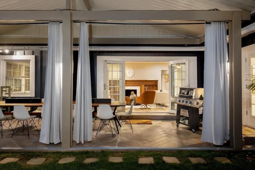 Hidden Valley Pl - 90210 Villa With Canyon Views and a Large Private Backyard - photo 7