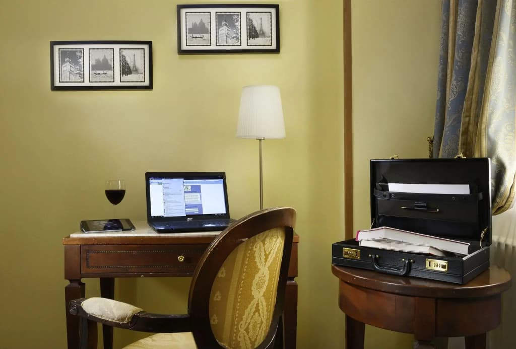 Hotel Tuscolana - photo 17