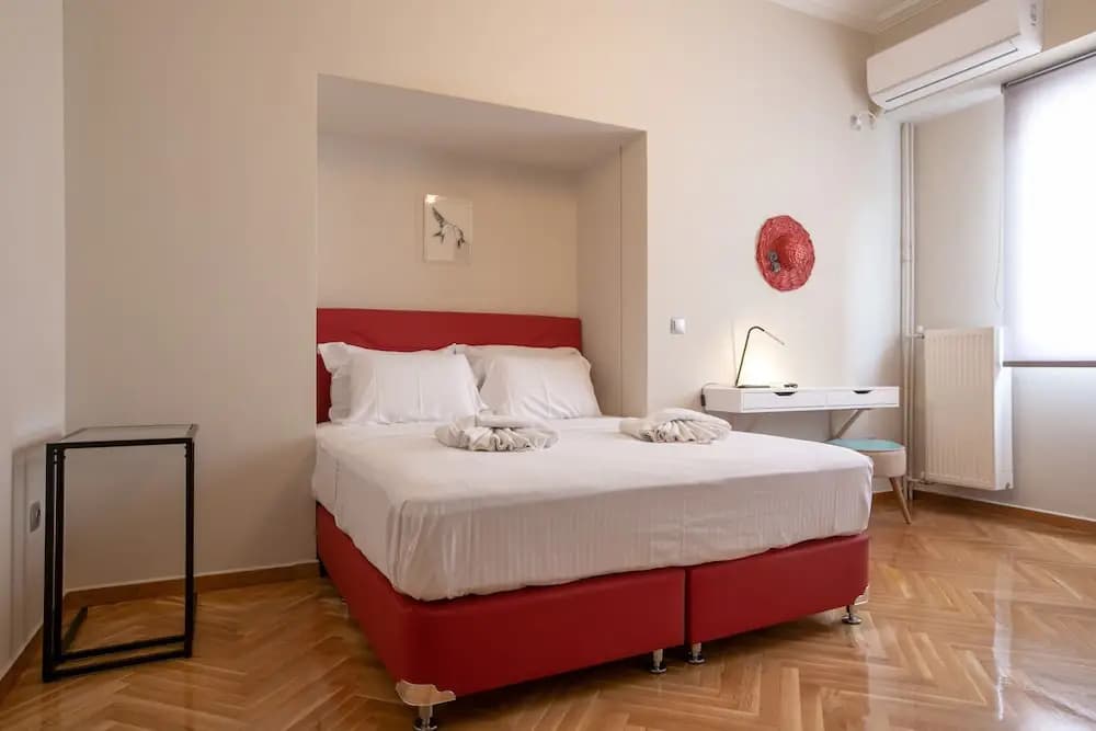 Luxurious 4 Bdrm 3Bath Apt 1- Athens - photo 4