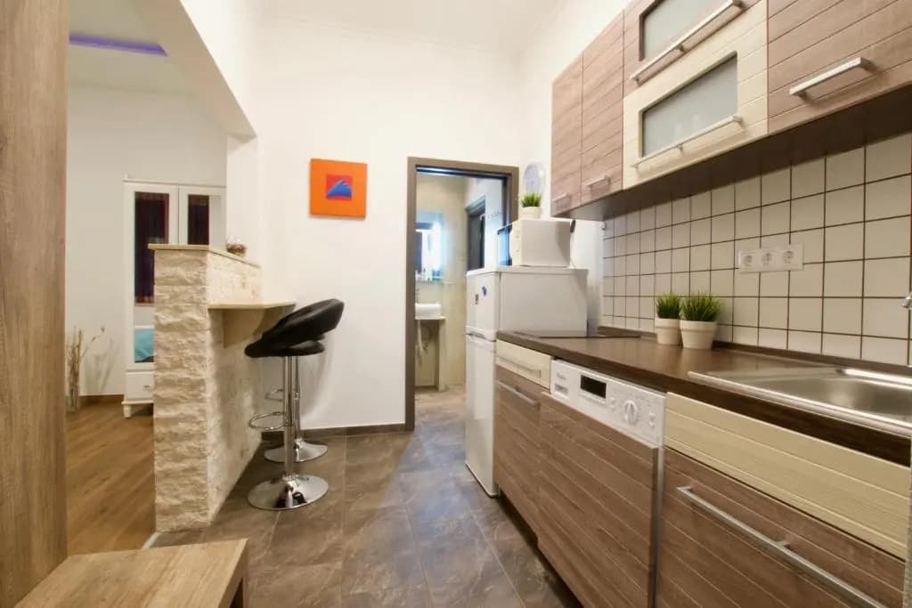 Standard Apartment by Hi5 -Baross Square - main photo