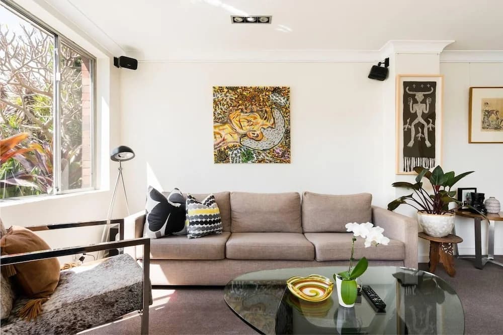 Waterfront Apartment Brimming With Inspirational Artwork - photo 10