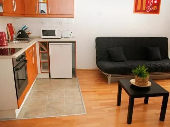 Locust Tree Apartments - photo 2