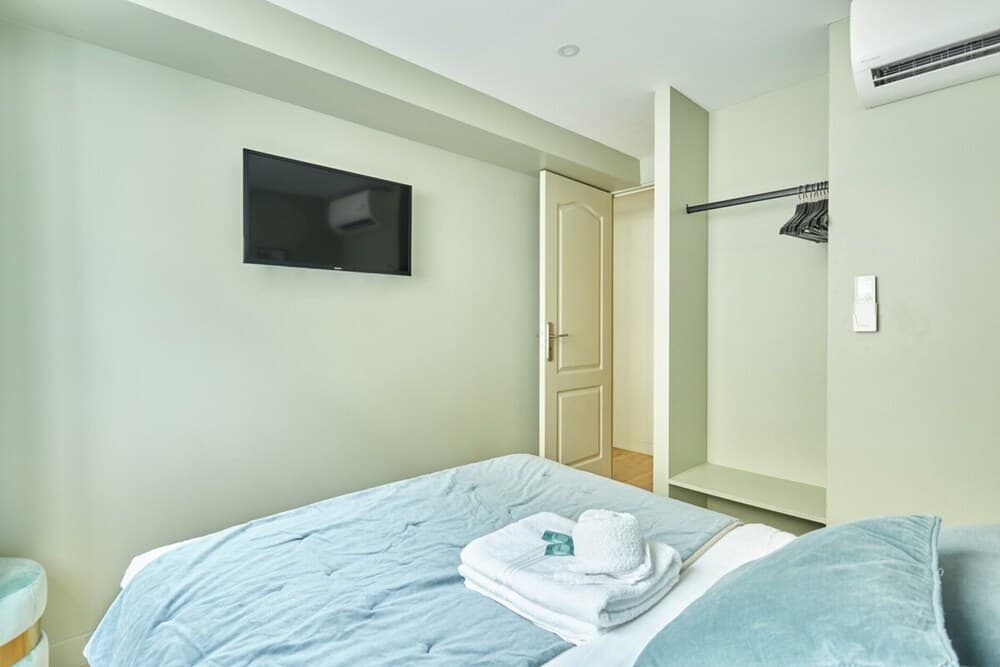 Charming Apartment 2 Bedrooms Center of Paris - photo 2