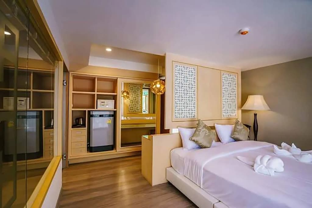 Moon Dragon Hotel - photo 6