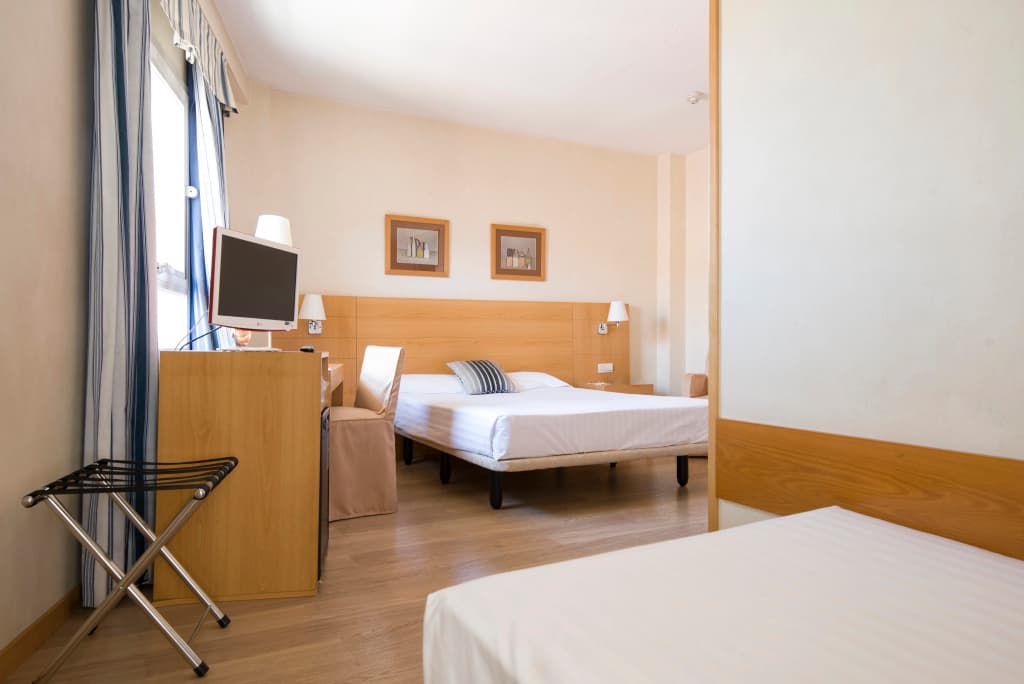 Hotel Infanta Mercedes - photo 6