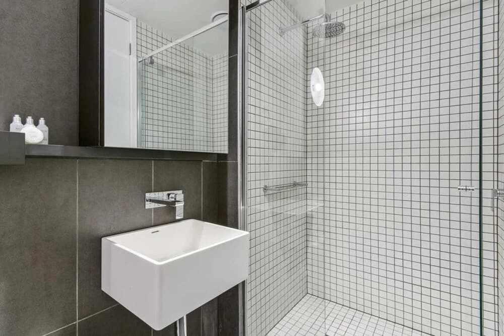 Deluxe Melbourne Empire Apartment - photo 5