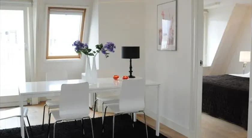 Old West Area Apartments - photo 4