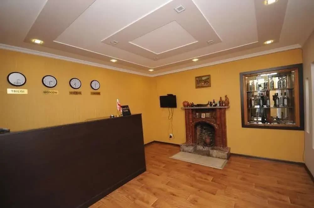 Hotel 7 Rooms - photo 2