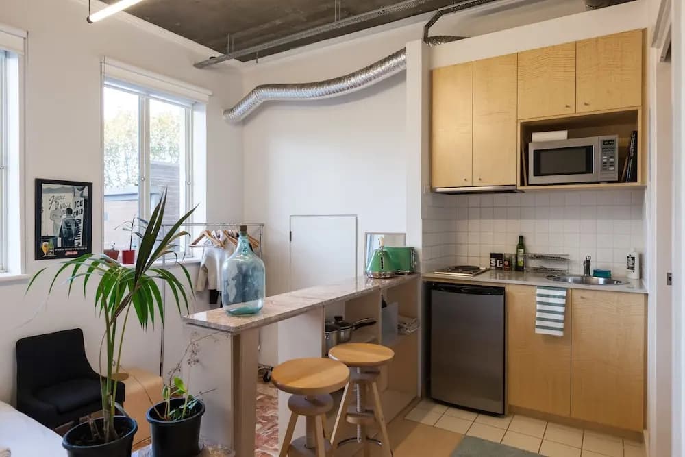 LUCINDA, Carlton Studio Apartment - photo 3