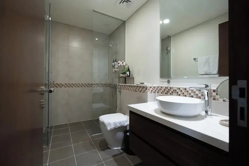 KeyRock - Chic 2BR Escape with Pool - photo 9