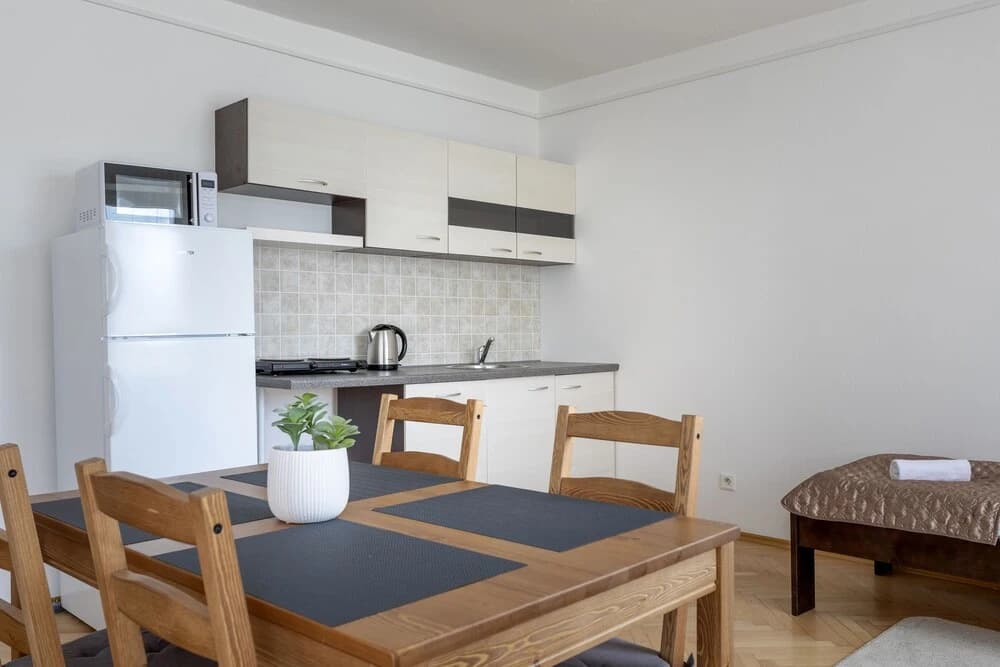 Red Subway Apartments - photo 15