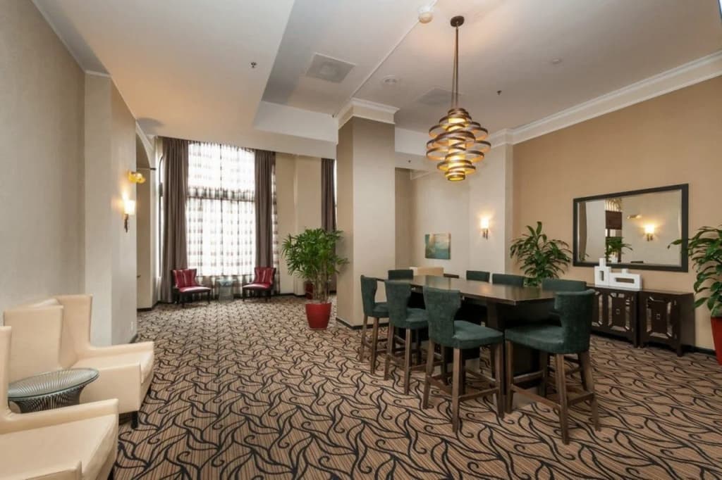 The Pickwick Hotel - photo 15