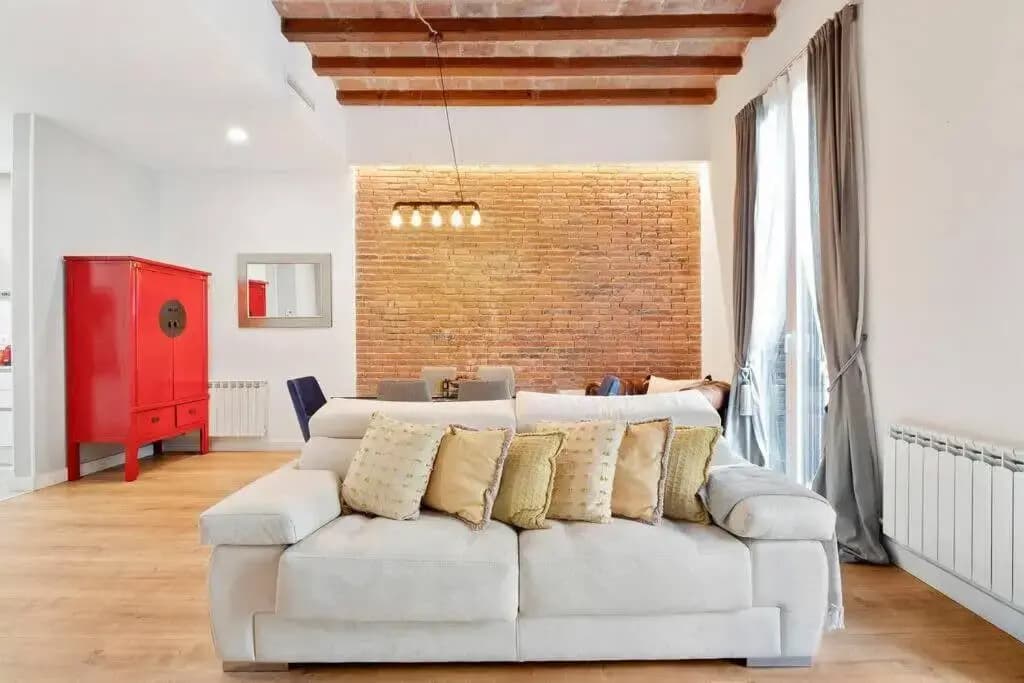 Arc de Triomf Luxury Modern 2-Bedroom 2-Bathroom - photo 3