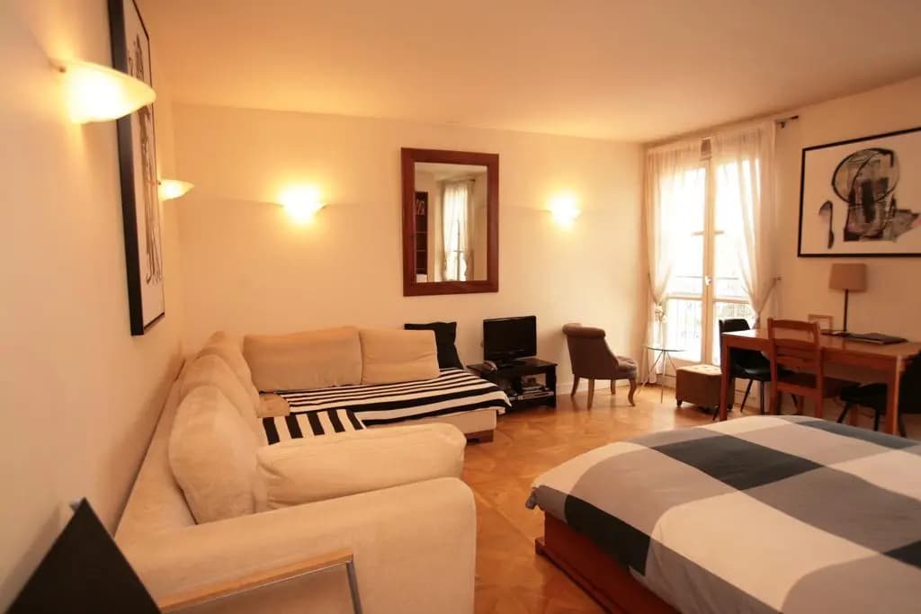 Studio With View OF Notre Dame (139) - photo 2