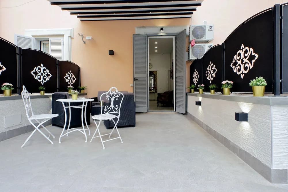 Roman Holiday Suites - photo 16