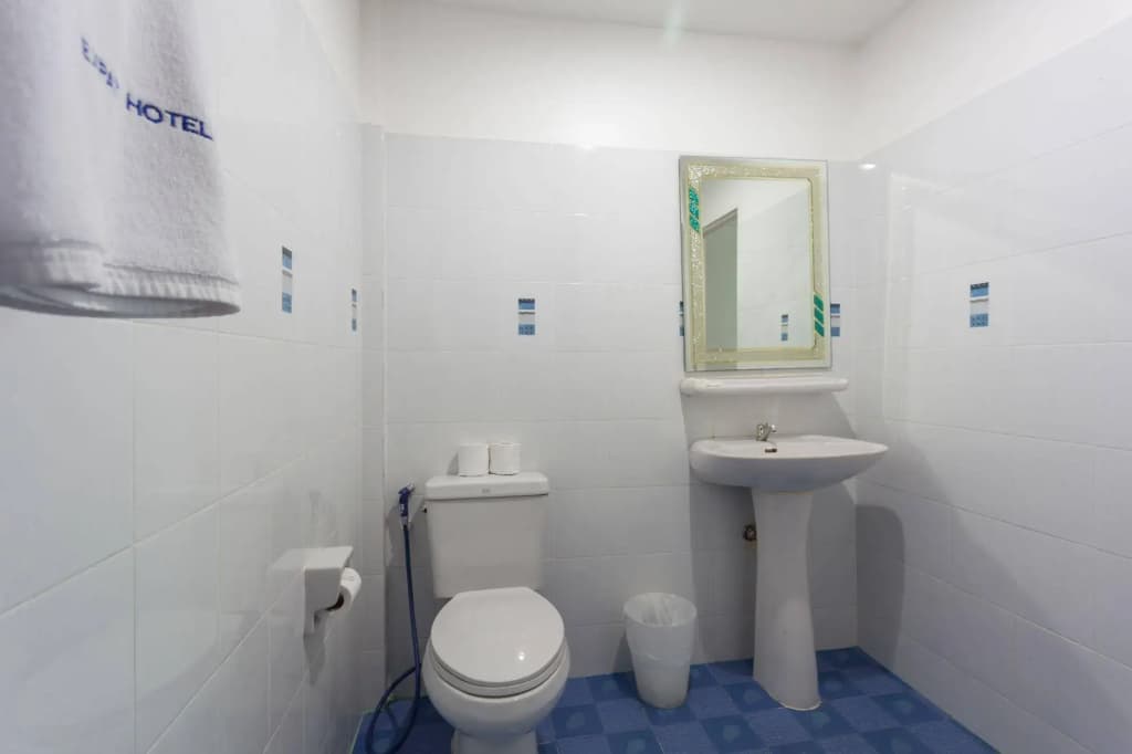 The Expat Hotel - photo 9
